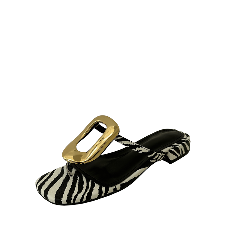 2026 New Low Heel Toe Clip Slippers Metal Decor Women's Shoes - Image 5